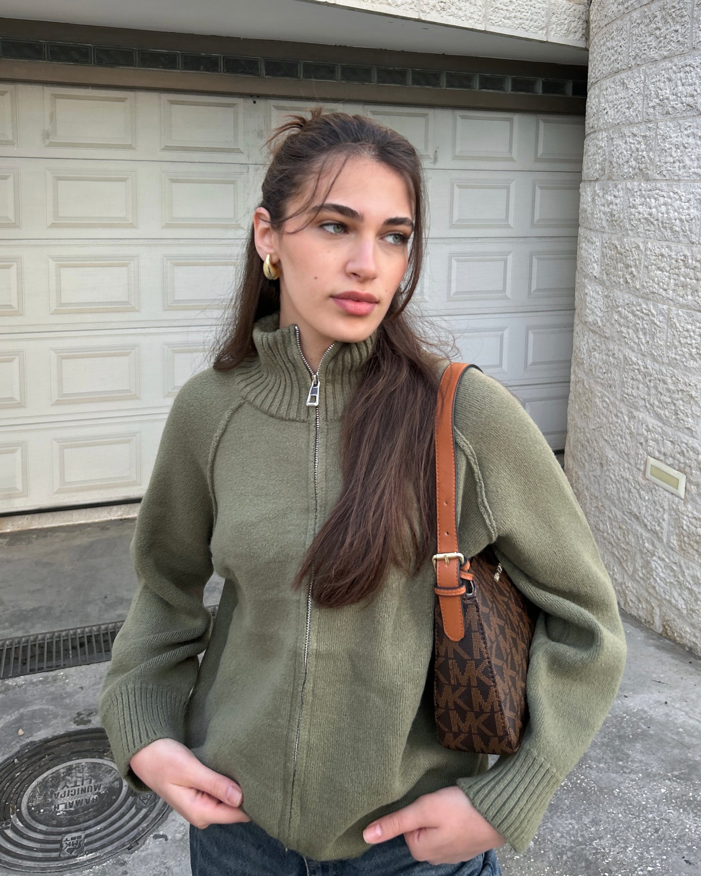 Sage Green Wool-Blend Zip-Up Cardigan with High Ribbed Collar | كارديغان صوف بسحاب باللون الاخضر مع ياقة عالية مضلعة