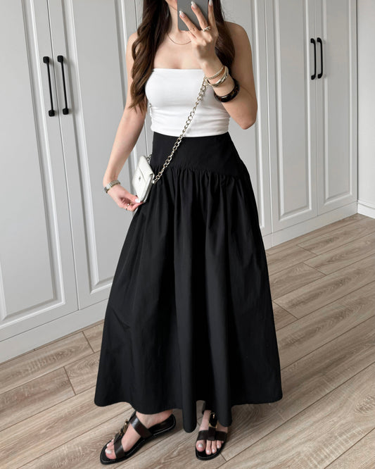Black High Waist Gathered Maxi Skirt | تنورة طويلة باللون الاسود بخصر عالي وكسرات ناعمة