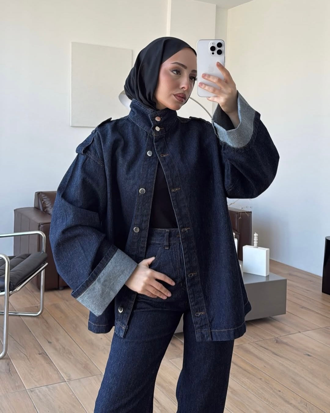 ‏Dark Indigo Denim Belted Utility Jacket & Wide-Leg Cuffed Pant Set | طقم جينز داكن جاكيت بحزام بأسلوب عملي وبنطال واسع بحافة مطوية