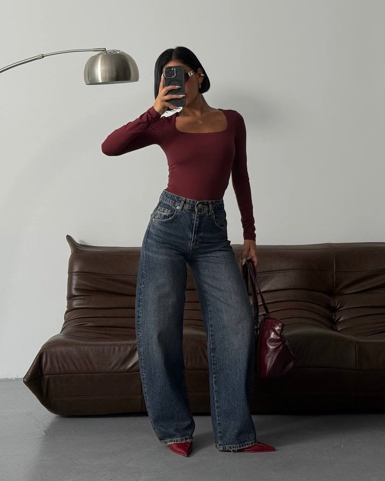Timeless High-Rise Relaxed Wide-Leg Denim | جينز كلاسيكي واسع الساق بخصر مرتفع