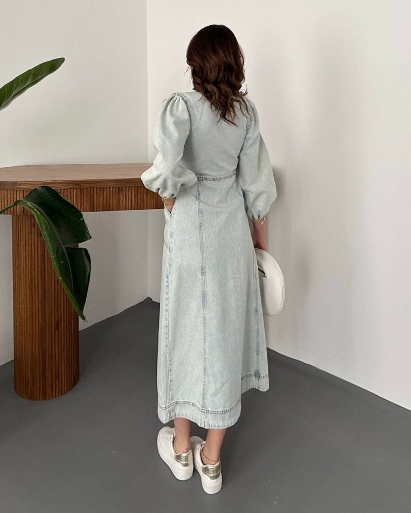 Light Wash Buttoned Denim Midi Dress with Puff Sleeves | فستان جينز ميدي فاتح بأزرار امامية وأكمام منفوشة
