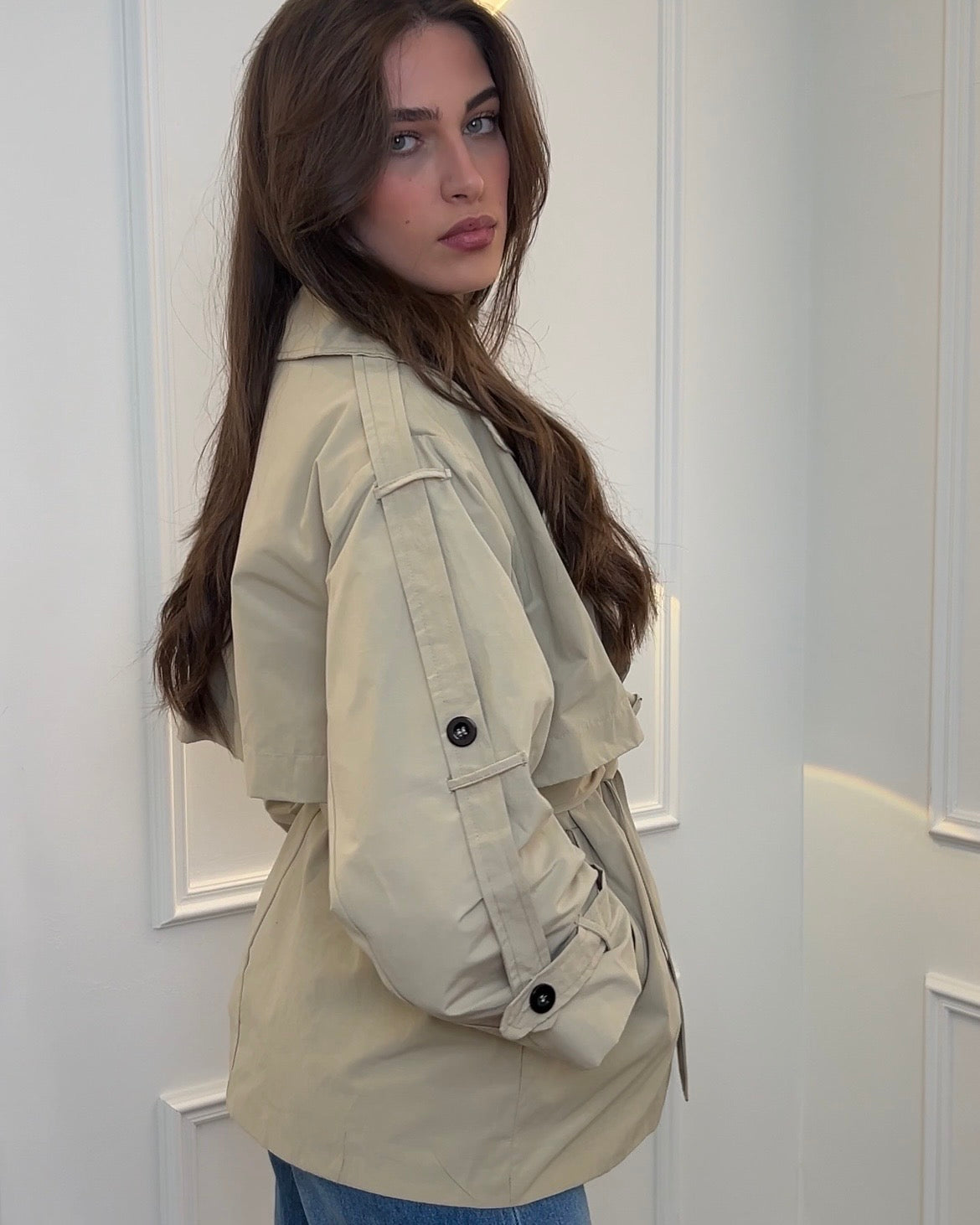 Elegant Beige Belted Trench Jacket with Wide Lapels | جاكيت ترنش بيج أنيق بحزام وياقة عريضة