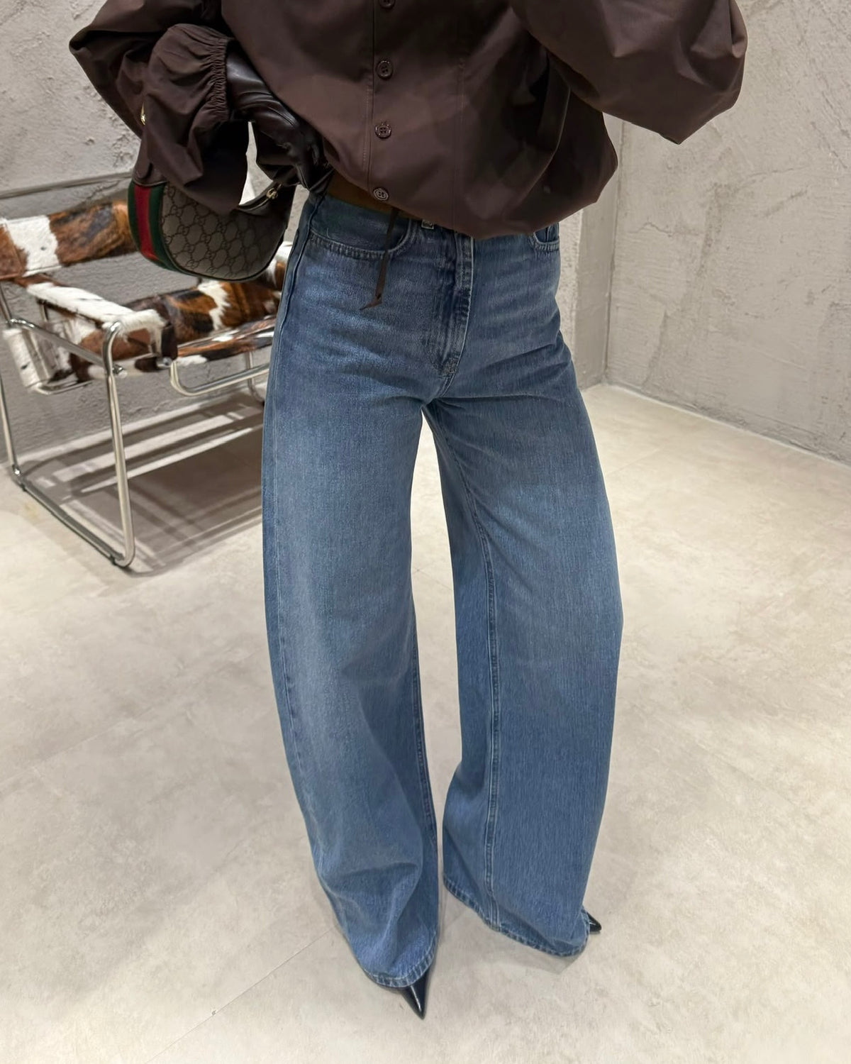 High-Waisted Light Wash Wide-Leg Denim Jeans | جينز أزرق بخصر عالي وقصة واسعة