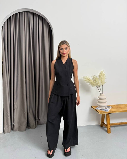 Black Sleeveless Two-Piece Set | طقم قطعتين اسود بدون أكمام