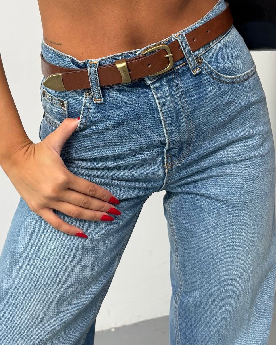Light Blue High Waist Denim Jeans | جينز أزرق فاتح بخصر عالي وقصة مستقيمة كلاسيكية