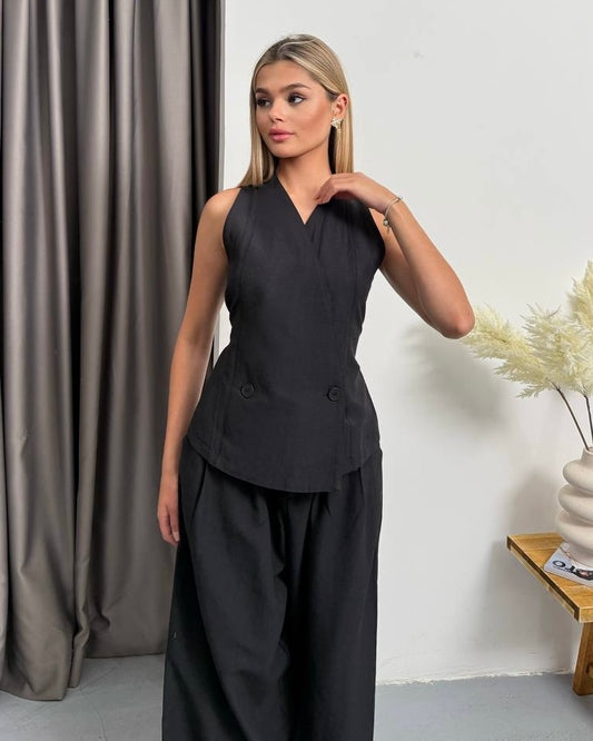 Black Sleeveless Two-Piece Set | طقم قطعتين اسود بدون أكمام