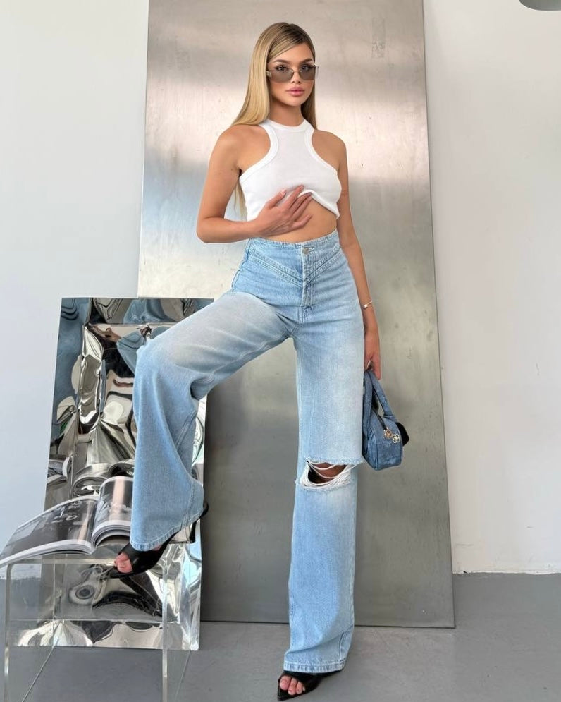 Light Wash Straight Leg Jeans with V-Waist Detail | جينز أزرق فاتح ممزق بقصة خصر ڤي