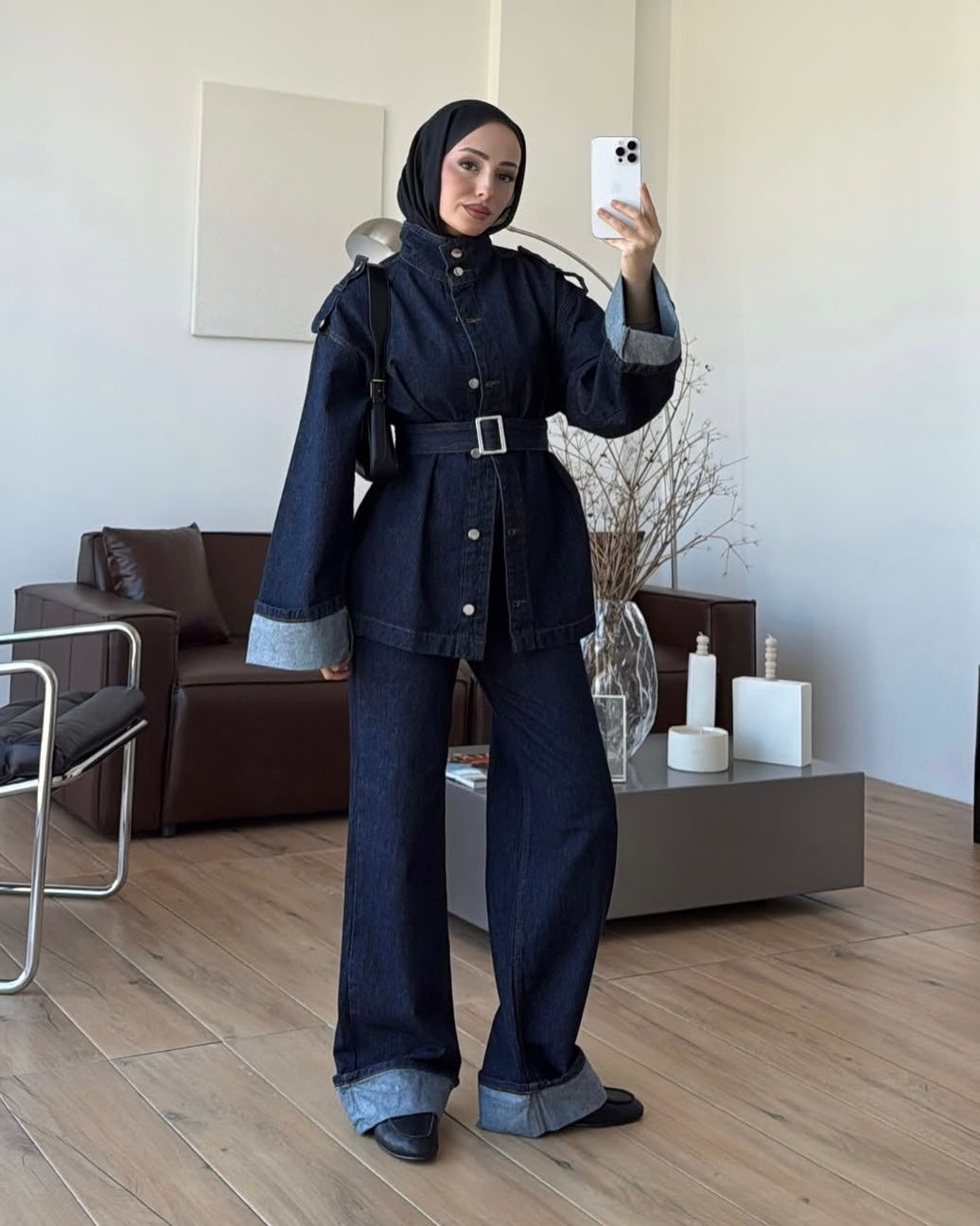 ‏Dark Indigo Denim Belted Utility Jacket & Wide-Leg Cuffed Pant Set | طقم جينز داكن جاكيت بحزام بأسلوب عملي وبنطال واسع بحافة مطوية