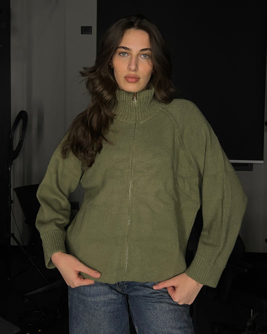 Sage Green Wool-Blend Zip-Up Cardigan with High Ribbed Collar | كارديغان صوف بسحاب باللون الاخضر مع ياقة عالية مضلعة