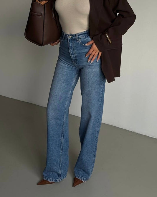 Classic Blue Toned Straight Leg High-Waisted Jeans | بنطال جينز أزرق كلاسيكي بقصّة مستقيمة وخصرٍ عالٍ