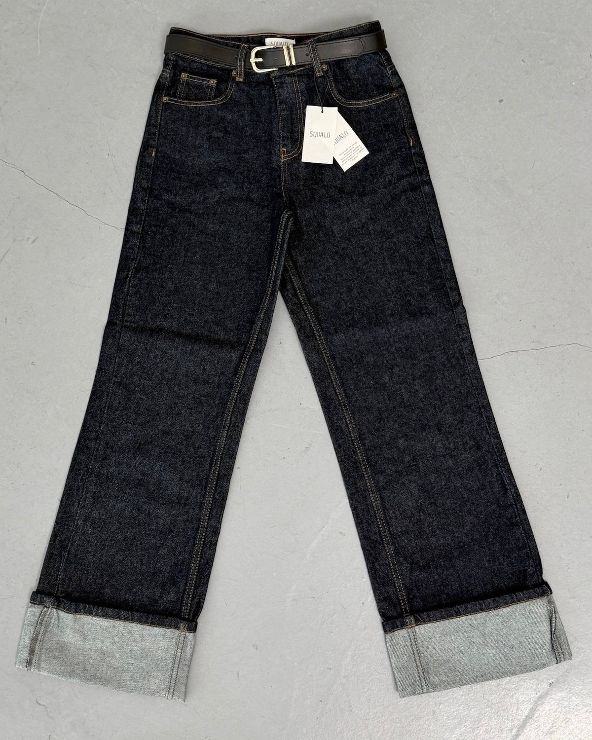 Dark Wash High-Waisted Cuffed Denim Jeans | جينز غامق بخصر عالي مع طيّة من الأسفل