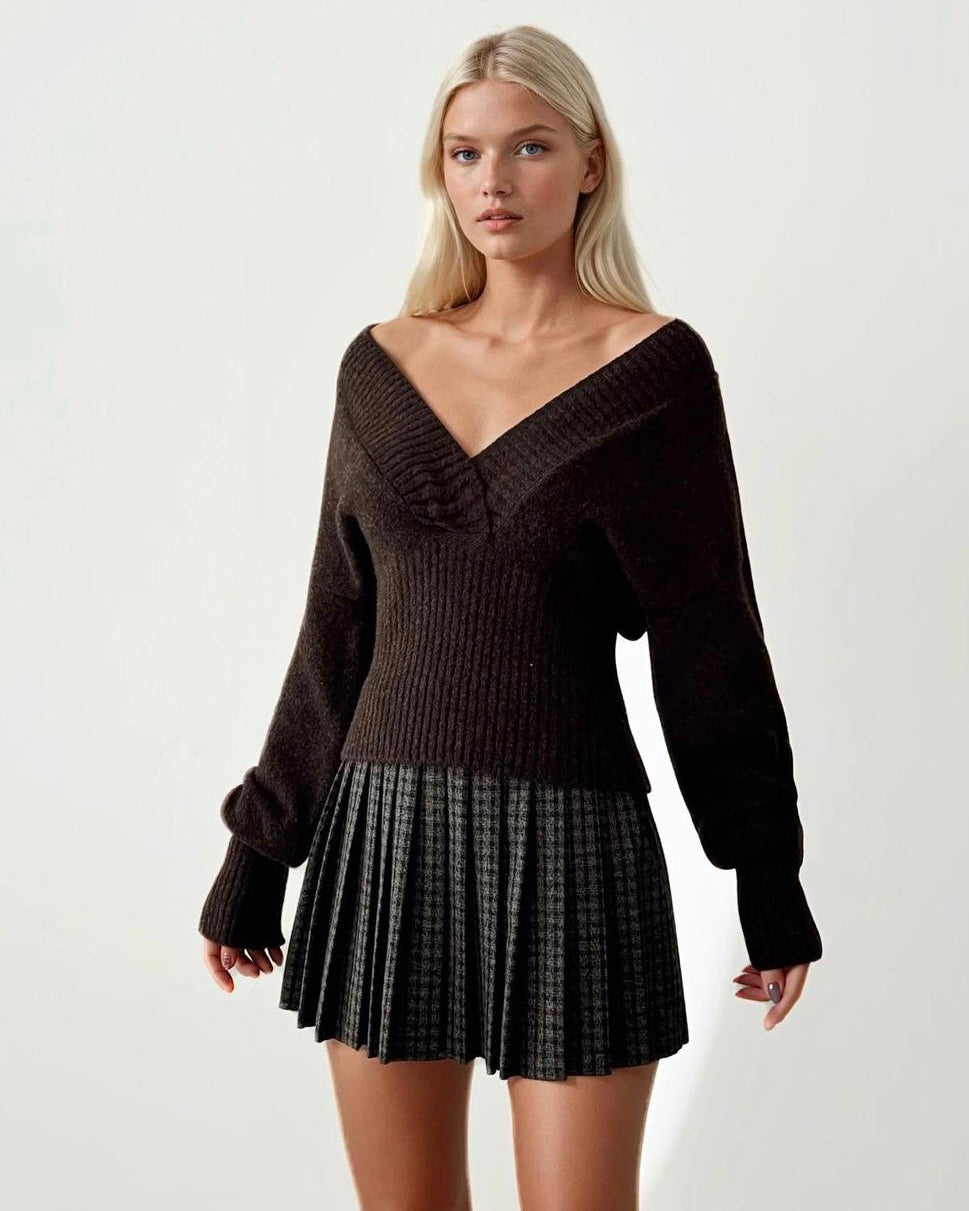 Dark Brown Ribbed Knit Sweater with Wide V-Neck & Long Sleeves | بلوزة محبوكة باللون البني بياقة ڤي وأكمام طويلة