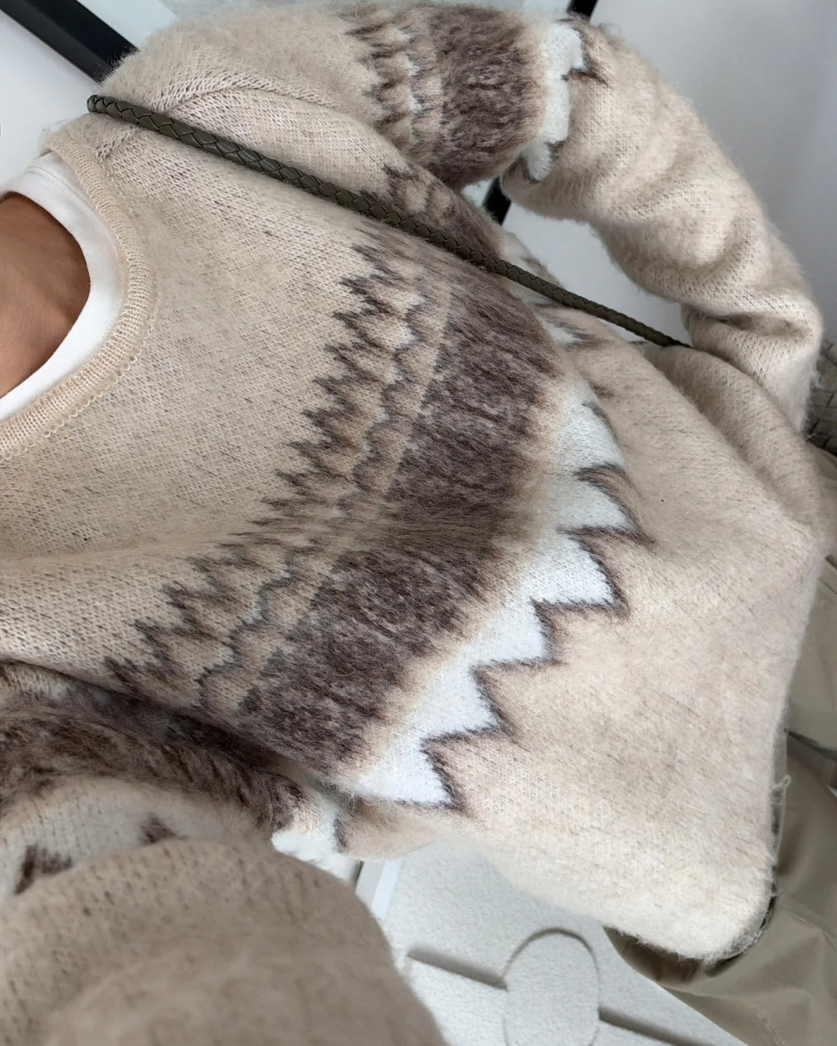 Cream Fuzzy Knit Sweater with Brown Geometric Pattern & Long Sleeves | بلوزة محبوكة كريمية ناعمة بنقشة هندسية وأكمام طويلة