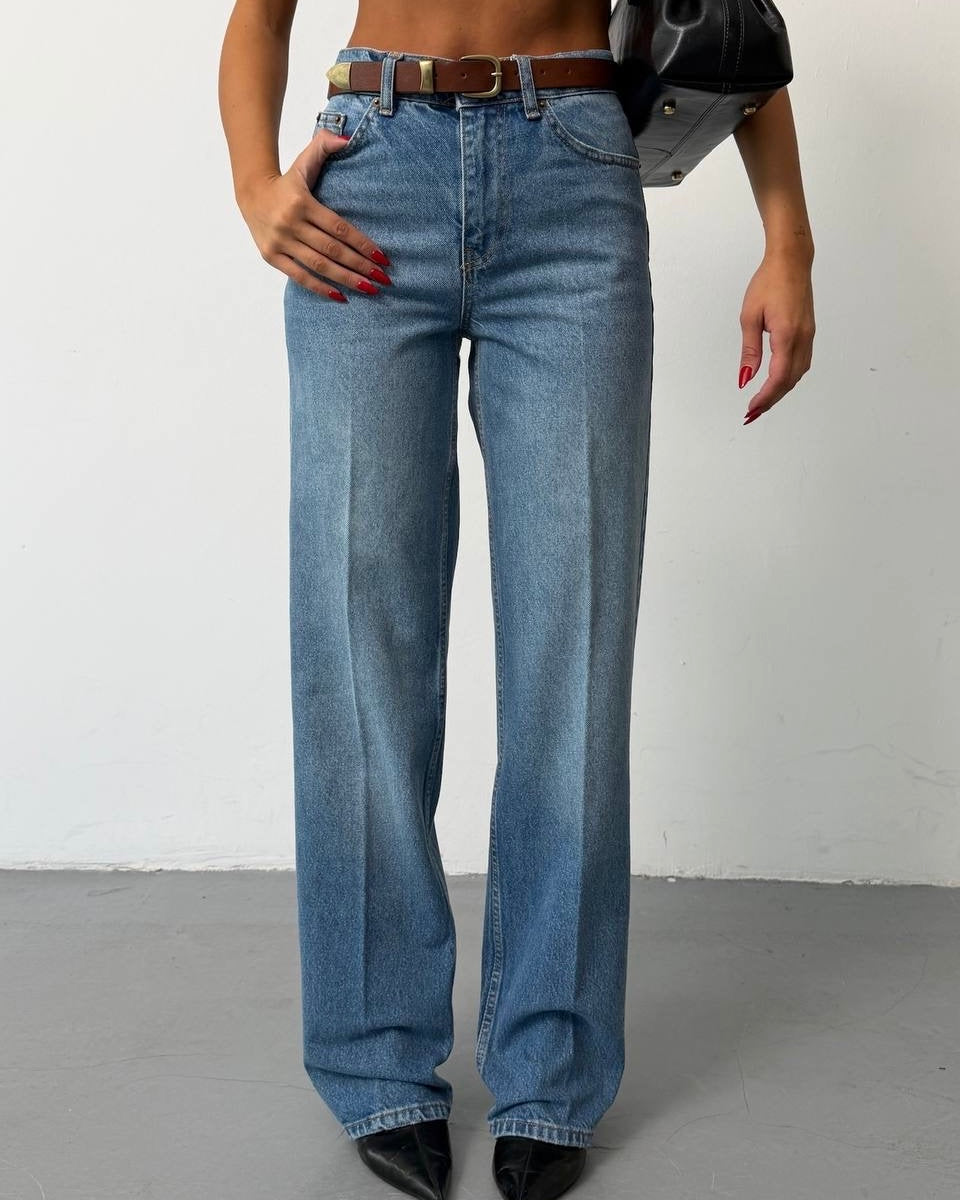 Light Blue High Waist Denim Jeans | جينز أزرق فاتح بخصر عالي وقصة مستقيمة كلاسيكية