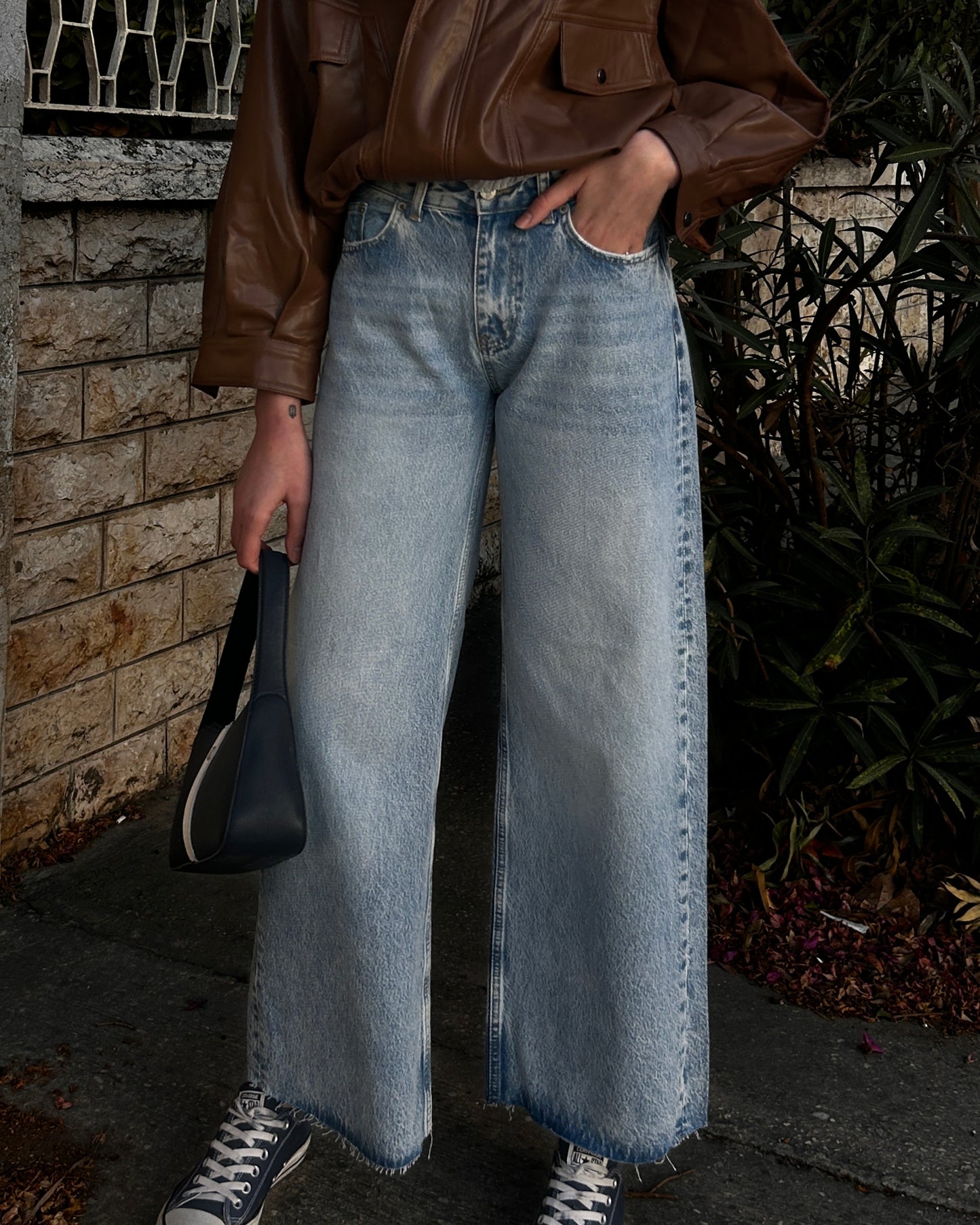 Wide-Leg Jeans with Raw Hem | جينز واسع الأرجل بحافة مقصوصة