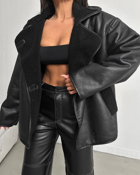 מעיל עור שחור לגמרי