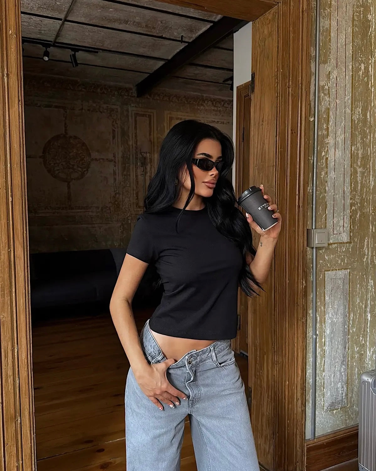 Basic Black T-Shirt | تيشيرت اسود كلاسيك