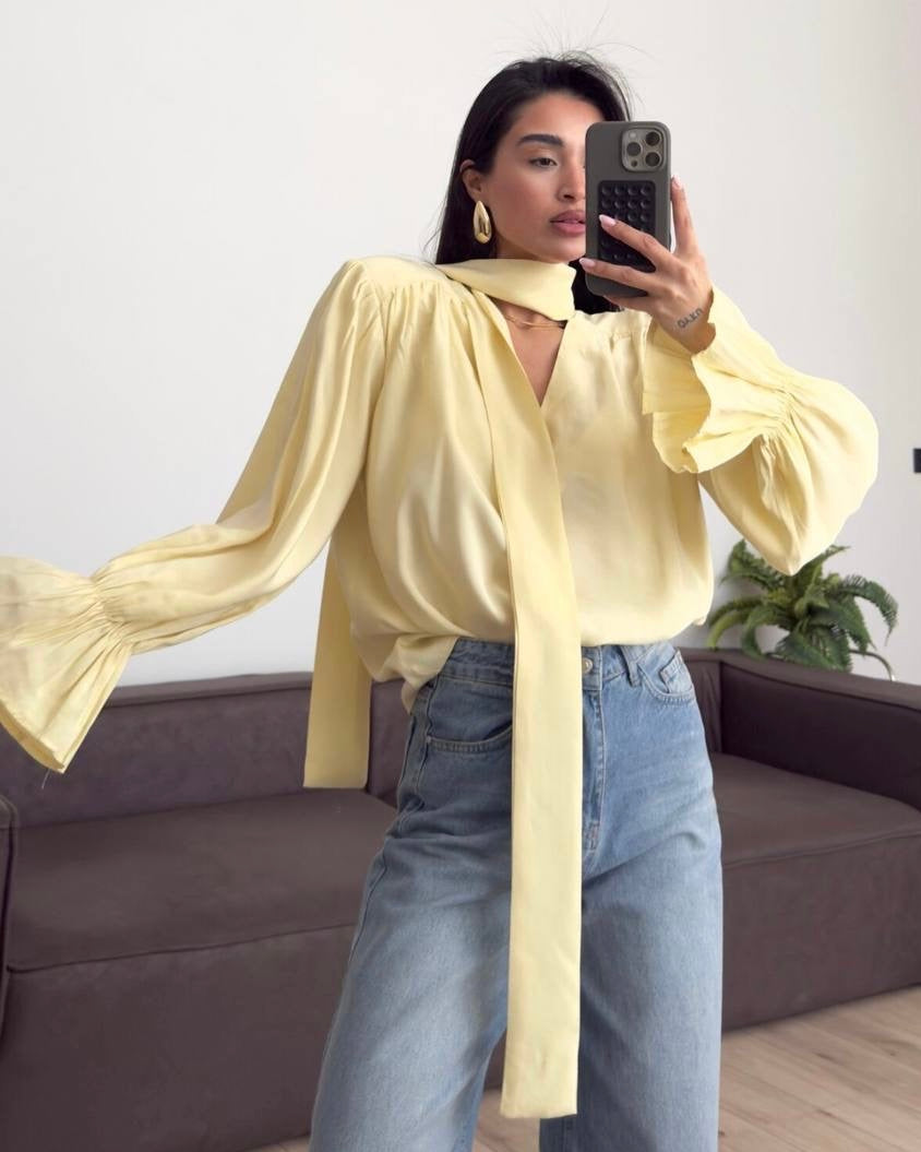 ‏Soft elegant Tie-Neck Blouse in Pastel Yellow | بلوزة أنيقة بربطة عنق بلون أصفر باستيل