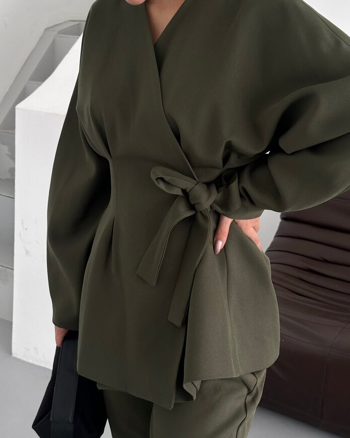 Olive Green Fitted Set With a Side Tie | طقم زيتي انيق بارز للخصر مع ربطة جانبية