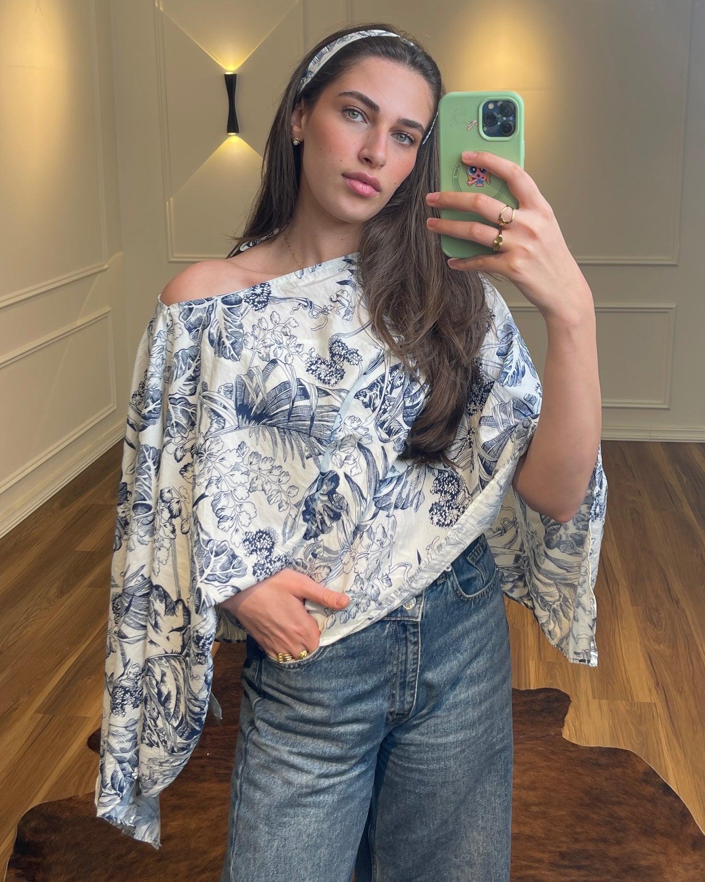 Elegant Floral Print Cut-Out Blouse | بلوزة أنيقة بنقشة ورود وقصّة كتف مكشوفة
