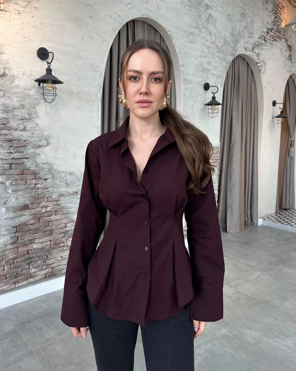 Black Tailored Button-Down Shirt with Sculpted Waist & Wide Cuffs | بلوزة بأزرار بتصميم منحوت وأكمام واسعة باللون الاسود