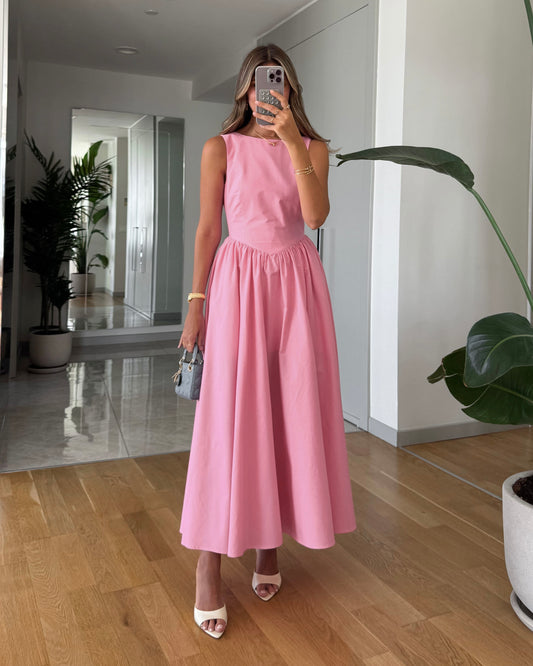 Bubblegum Pink Form-fitting Maxi Dress | فستان وردي ماكسي بقَصّة أنثوية تُبرز القوام