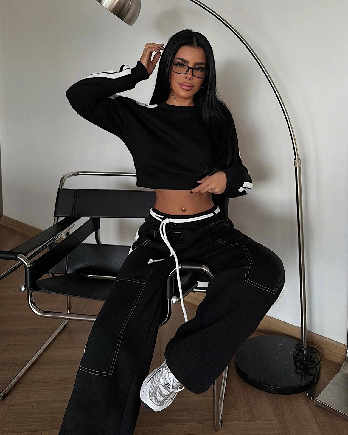 Black Two-Piece Tracksuit Set with Wide-Leg Joggers | طقم اسود ببنطلون واسع ورباط خصر وجيوب أمامية