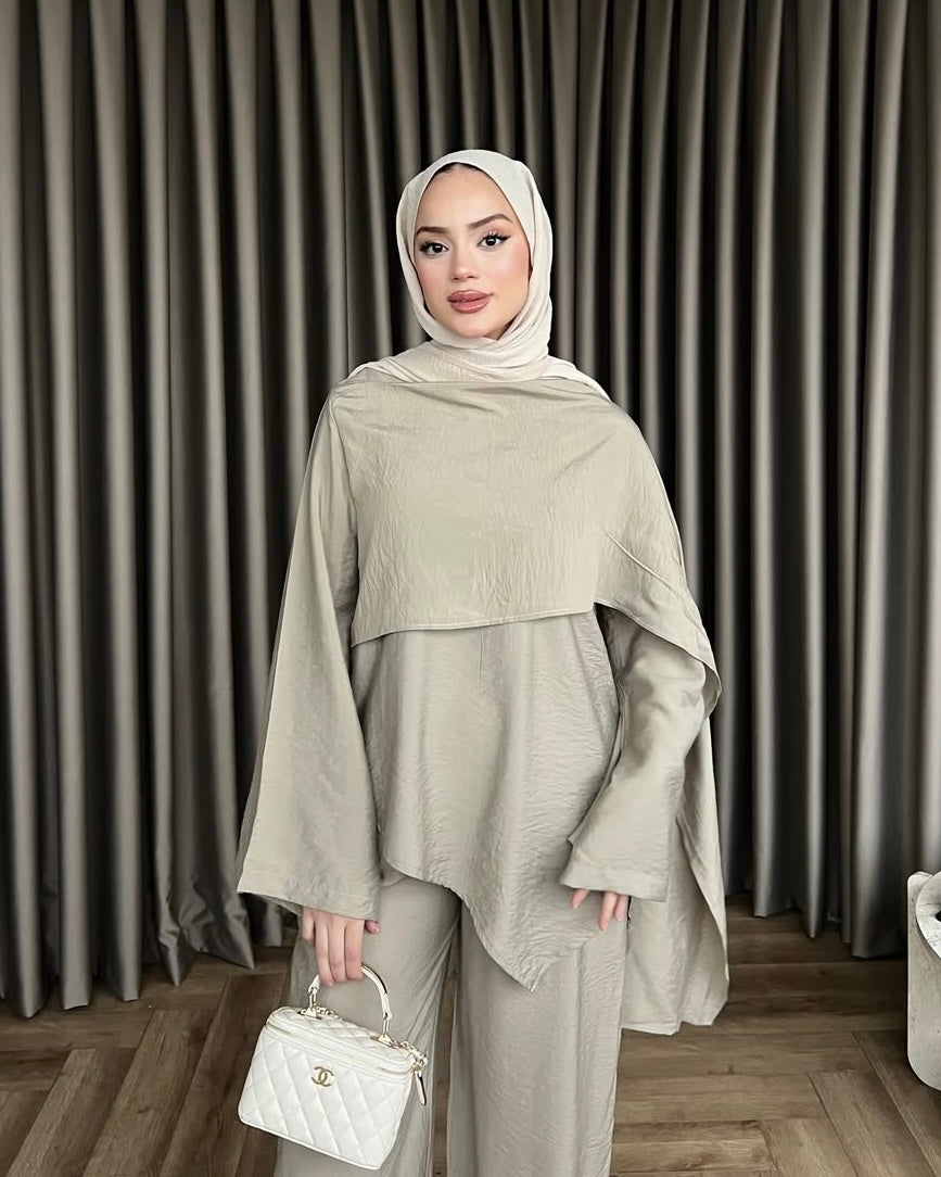 Soft Taupe Asymmetrical Layered Cape Top & Wide-Leg Pant Set | طقم مكوّن من بلوزة كيب بطبقات وقصّة غير متماثلة