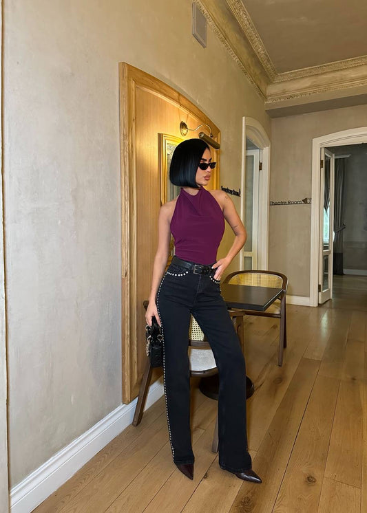 Black Embellished High-Waist Jeans| بنطلون جينز أسود عالي الخصر مزيّن