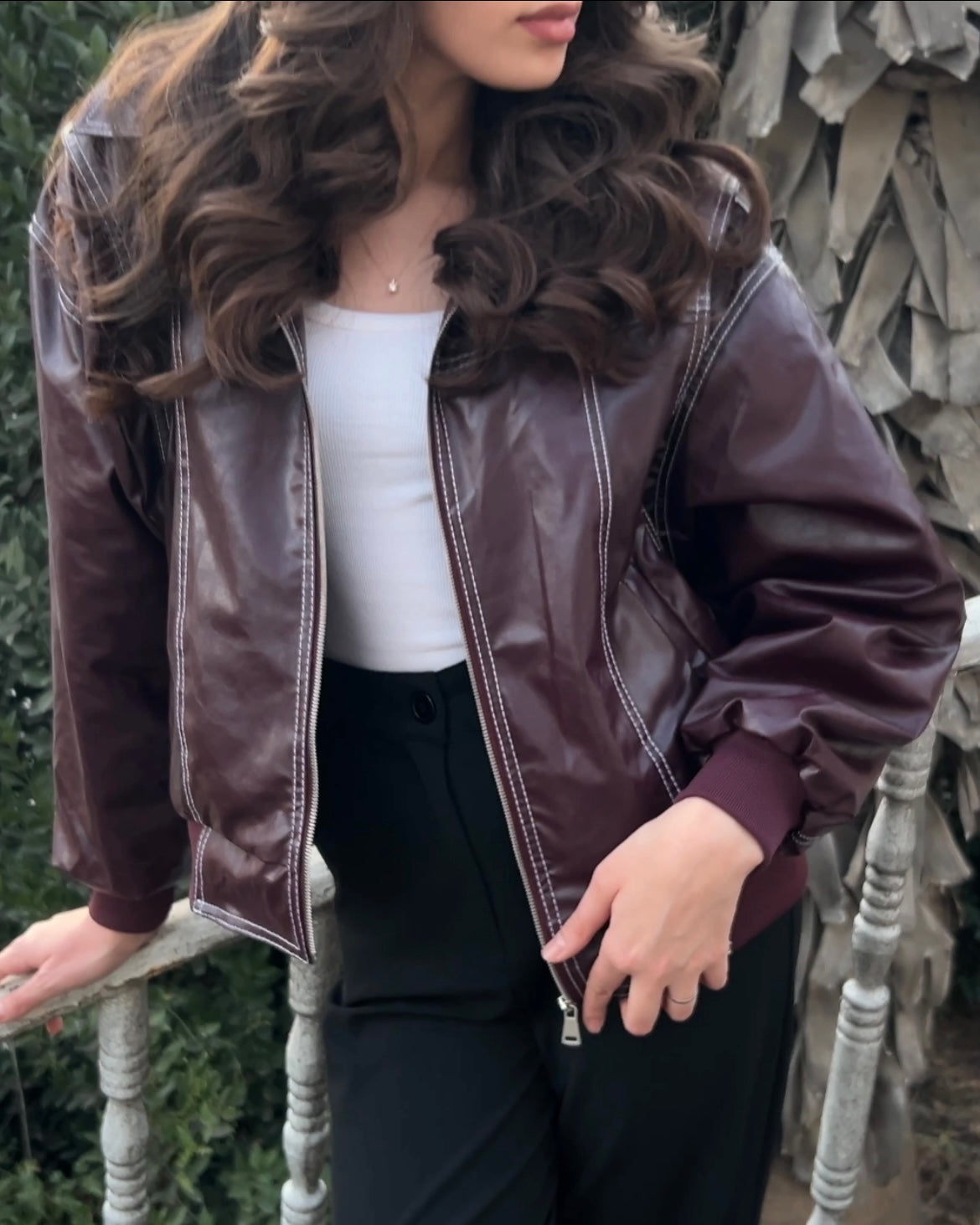 ‏Timeless Maroon Leather Bomber Jacket | ‏جاكيت بومبر من الجلد باللون الخمري الغامق الكلاسيكي