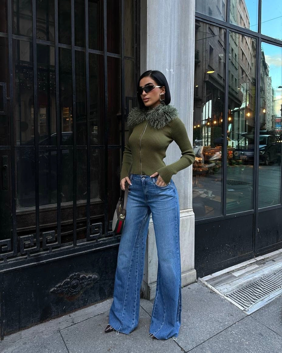 High Rise Wide Leg Jeans Medium Wash Frayed Hem | جينز أزرق واسع بخصر مرتفع بحافة ممزقة