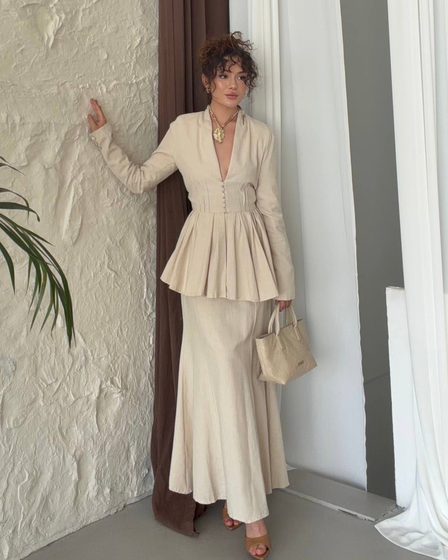 Elegant Cream Long-Sleeve Maxi Two piece Set | طقم كريمي طويل وأنيق بخصر محدد