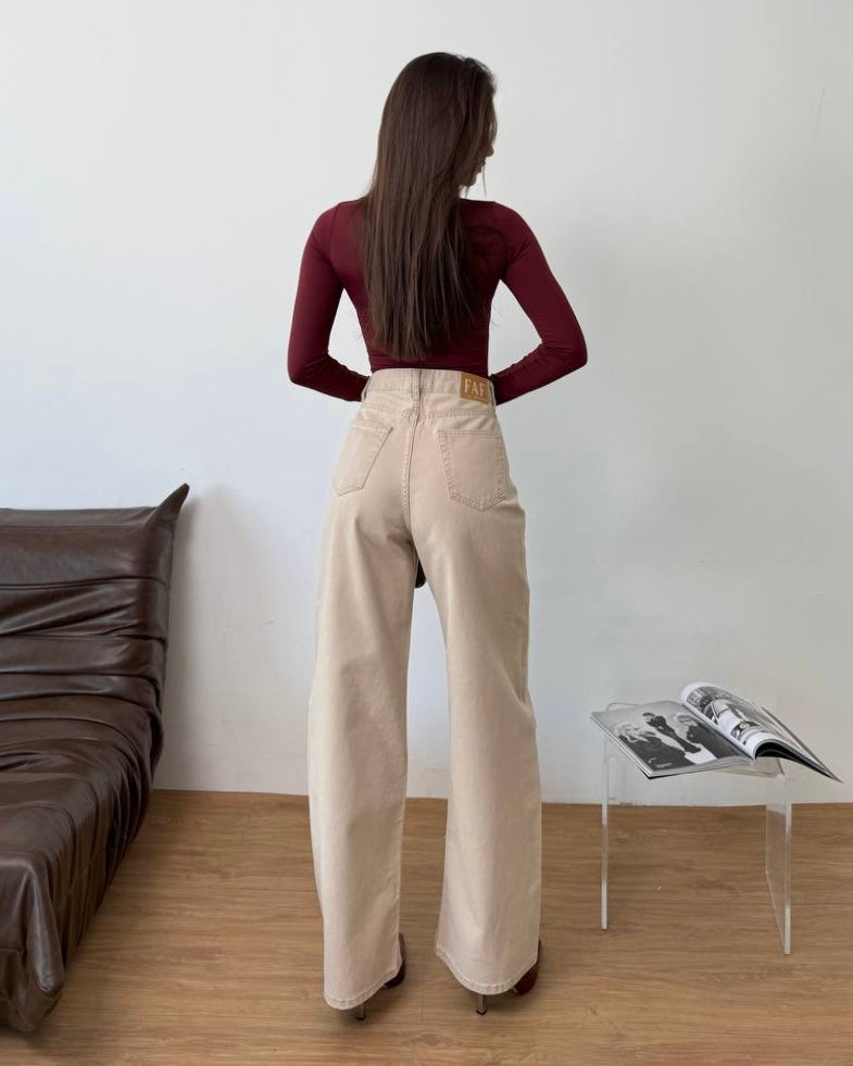 Asymmetrical Beige High-Rise Denim Jeans | جينز دنيم بيج بخصرٍ عالٍ بتصميم غير متماثل