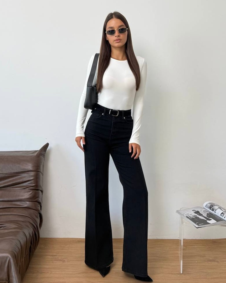 High-Waisted Wide-Leg Denim Jeans with Black Suede Belt | جينز بخصر عالي وقصة واسعة مع حزام سويد