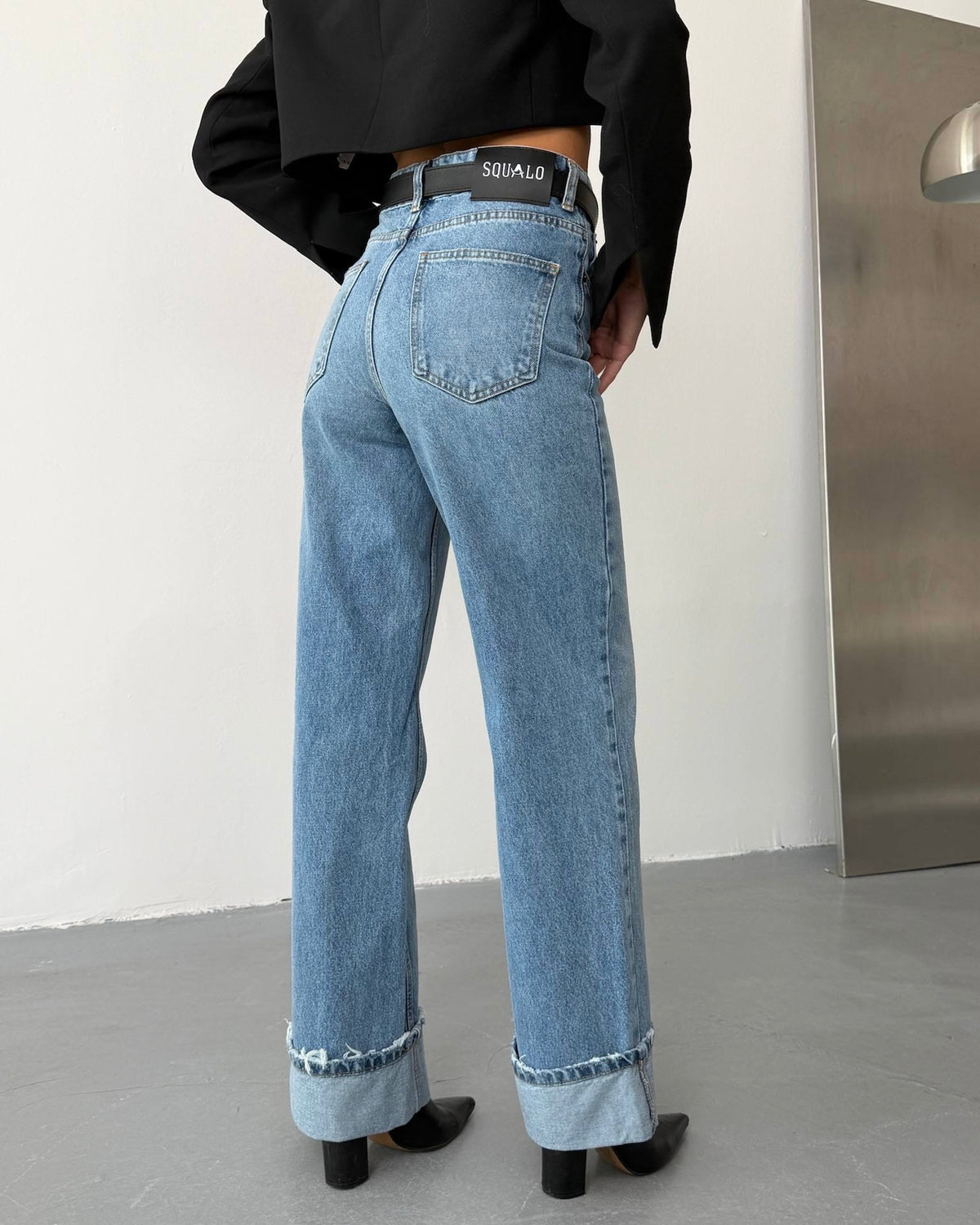 Medium Wash High-Waisted Cuffed Denim Jeans | جينز بخصر عالي مع طيّة من الأسفل