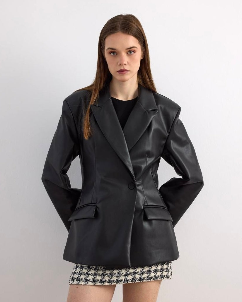 Black Faux Leather Tailored Blazer | بليزر جلد أسود مخصر