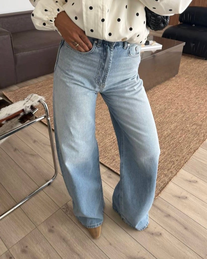 Light High-Waisted Straight Wide-Leg Jeans | جينز فاتح بخصر عالي وقصة واسعة مستقيمة