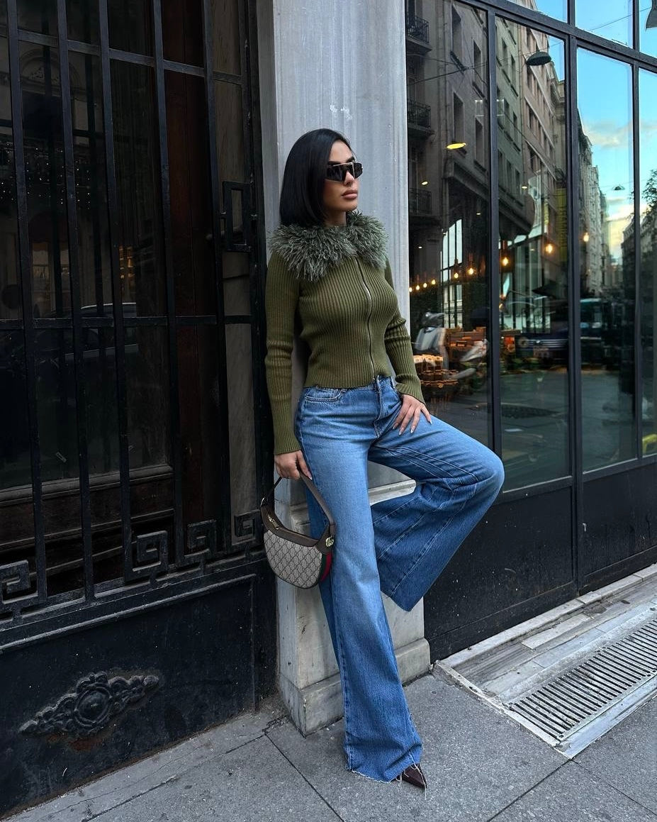 High Rise Wide Leg Jeans Medium Wash Frayed Hem | جينز أزرق واسع بخصر مرتفع بحافة ممزقة