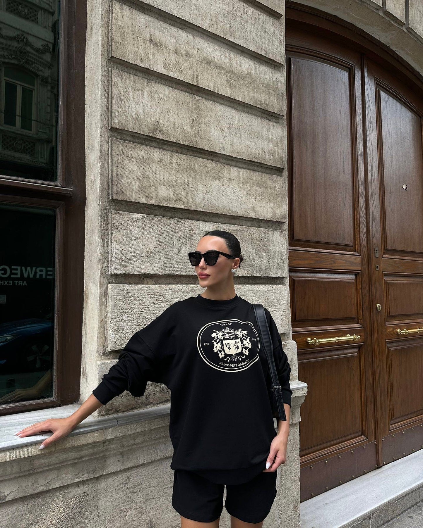 Oversized Black Graphic Sweatshirt | سويت شيرت اسود أوفر سايز بطبعة جرافيك