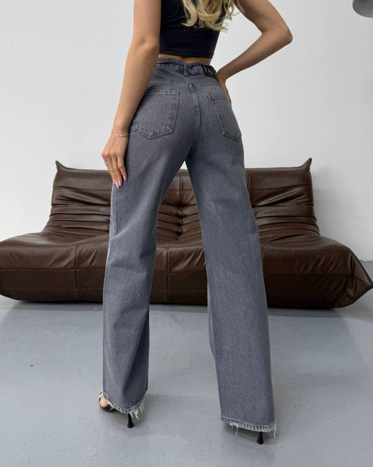 Washed Gray High-Waisted Jeans with Statement Waist Detail | جينز فحمي عالي الخصر بتفصيلة خصر مميزة