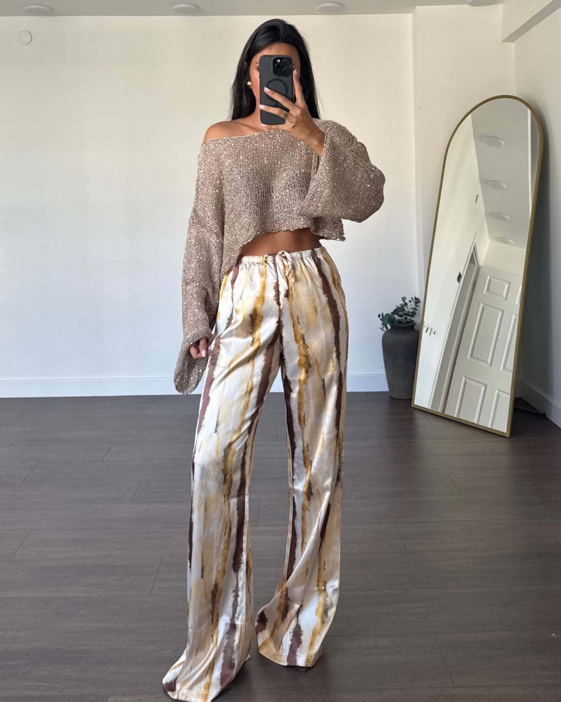 Satin Pants with Abstract Print | بنطلون ساتان بنقشة تاي داي