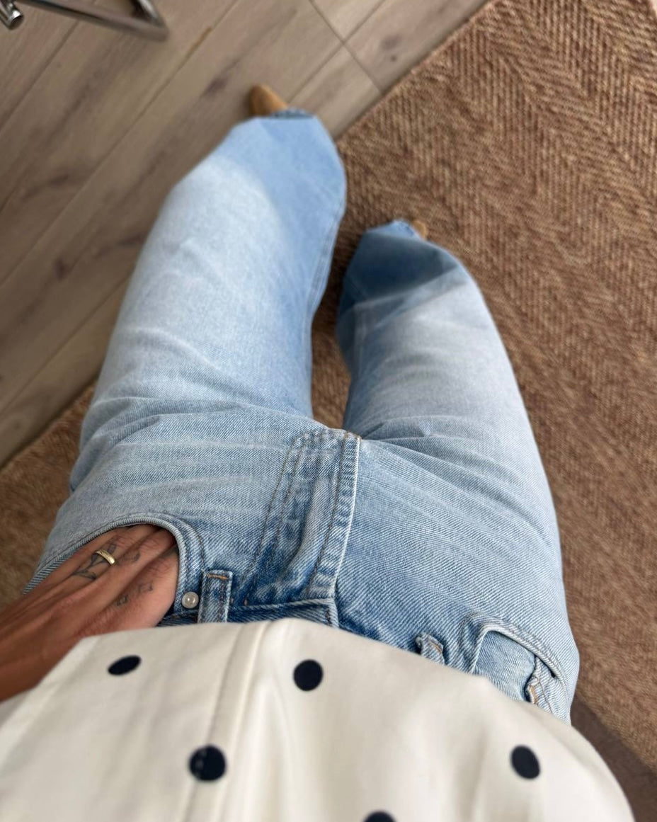 Light High-Waisted Straight Wide-Leg Jeans | جينز فاتح بخصر عالي وقصة واسعة مستقيمة