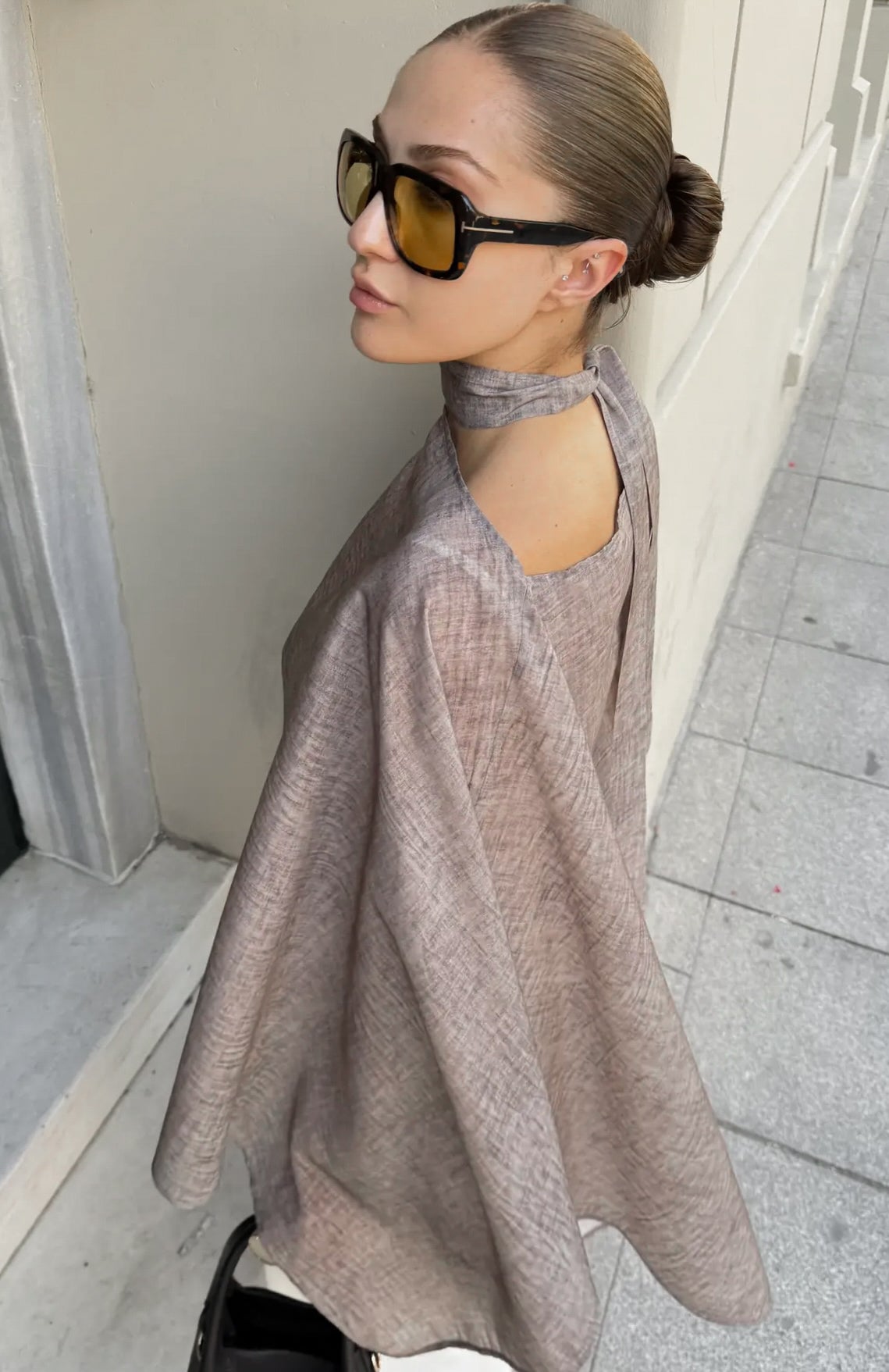 Gray Flowy Cape Top | بلوزة كاب انسيابية باللون الرمادي