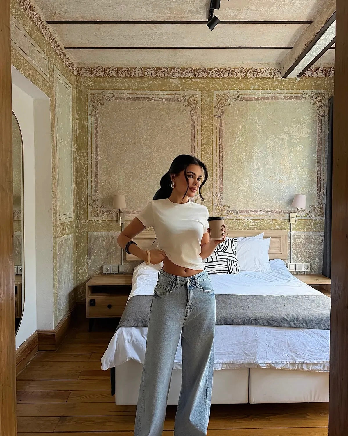 Basic White T-Shirt | تيشيرت أبيض كلاسيك