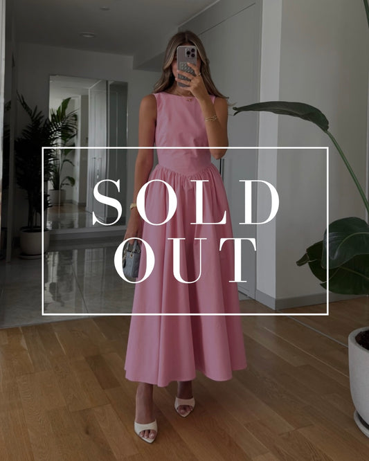 Bubblegum Pink Form-fitting Maxi Dress | فستان وردي ماكسي بقَصّة أنثوية تُبرز القوام