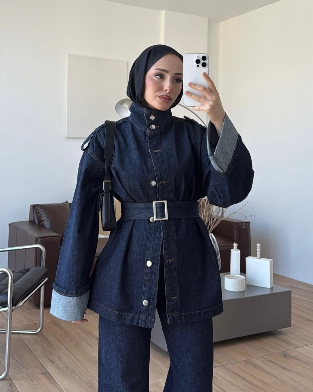 ‏Dark Indigo Denim Belted Utility Jacket & Wide-Leg Cuffed Pant Set | طقم جينز داكن جاكيت بحزام بأسلوب عملي وبنطال واسع بحافة مطوية