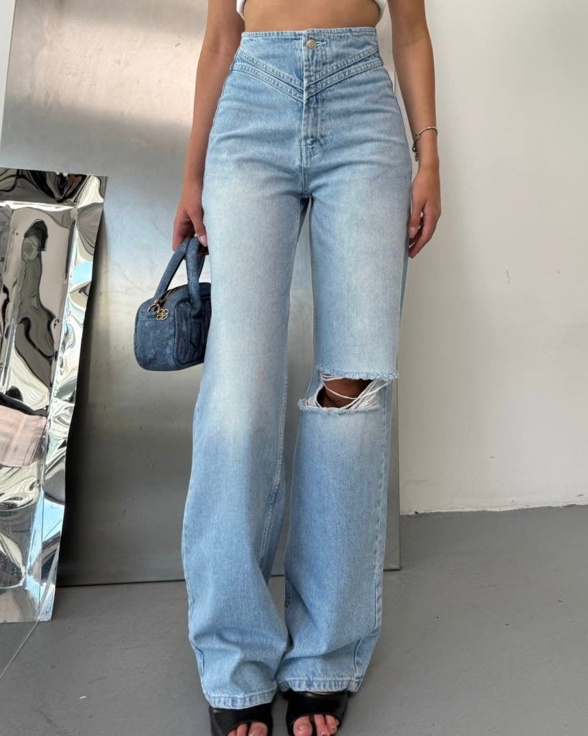 Light Wash Straight Leg Jeans with V-Waist Detail | جينز أزرق فاتح ممزق بقصة خصر ڤي