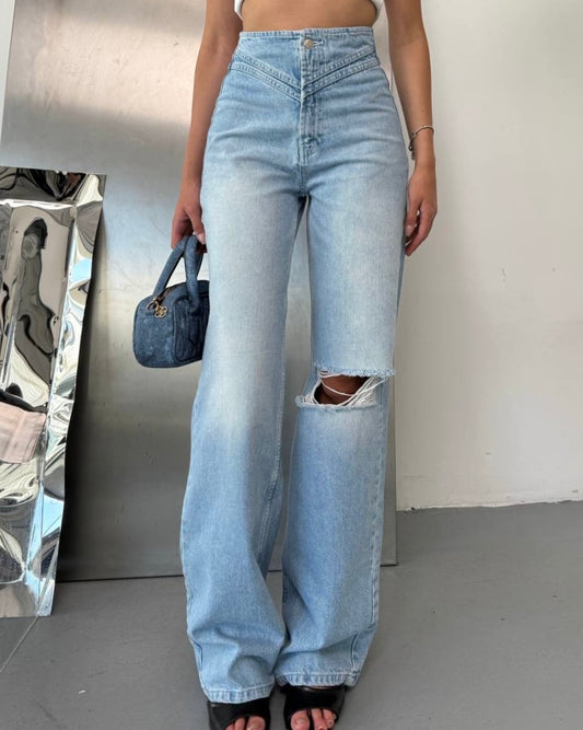 Light Wash Straight Leg Jeans with V-Waist Detail | جينز أزرق فاتح ممزق بقصة خصر ڤي