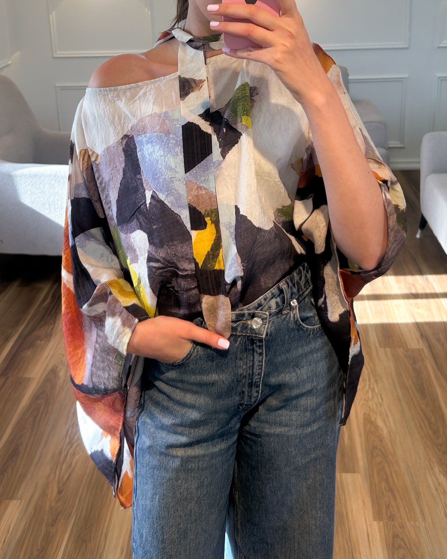 Abstract Print One-Shoulder Blouse with Neck Scarf | بلوزة بنقشة فنية بقصة كتف مكشوف مع شال