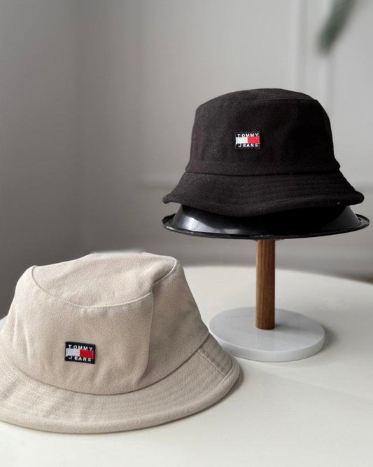 طاقيه شتوي TOMMY باللون البيج